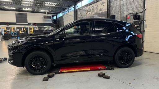 Ford Puma met 18 inch Dezent TR black velgen