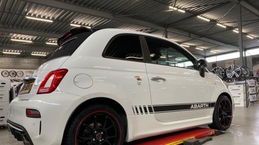 Fiat 500 Abarth met 17 inch IA red hot
