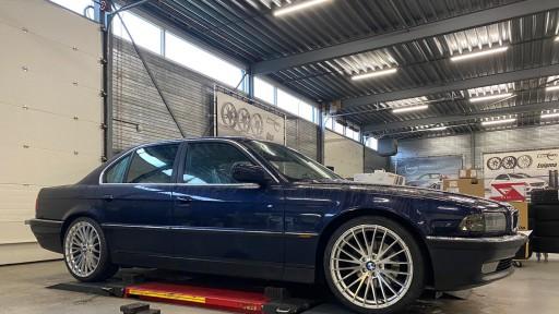 BMW 7-serie E38 met 20 inch Barotelli ST-1