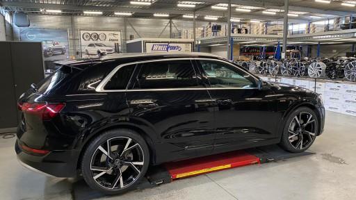 Audi E-tron met 22 inch GMP Angel FP-Black