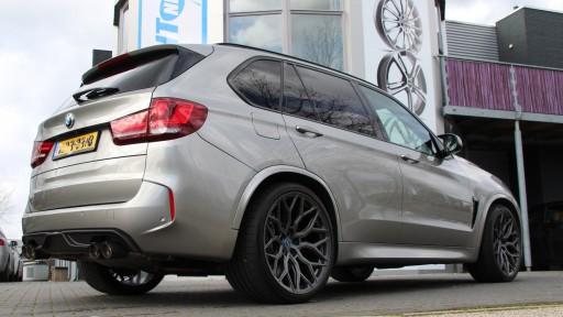BMW X5M met 22 inch Vossen HF2 gunmetal velgen