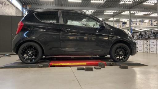Kia Picanto met 15 inch MSW 85 glossblack