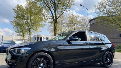 BMW 1-serie met 18 inch Fox RIVA DTM black