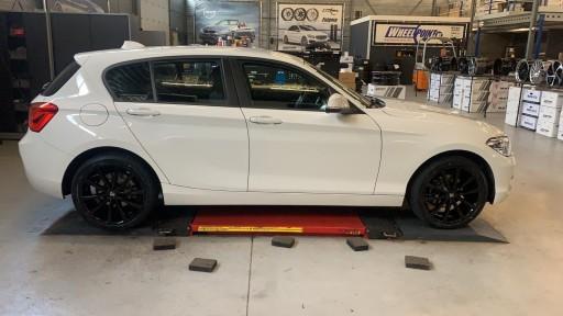 BMW 1-serie met 18 inch IT Alice zwart
