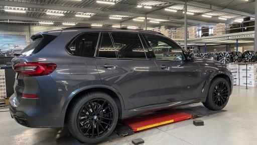BMW X5 met 21 inch GMP Sparta zwarte velgen