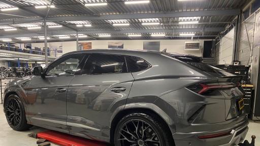 Lamborghini Urus met 22 inch Concaver CVR1 DTB velgen