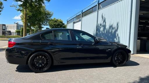 BMW 5-serie met 20 inch Axe CF2 zwart velgen