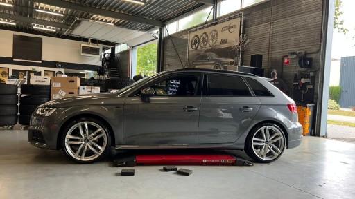 Audi A3 met 19 inch MAM RS3 silver velgen
