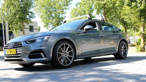 Audi A5 met 19 inch Vossen VFS-1 graphite