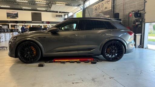Audi E-tron met 23 inch MAK Speciale black velgen