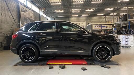 Audi Q3 met 19 inch Keskin KT15 velgen