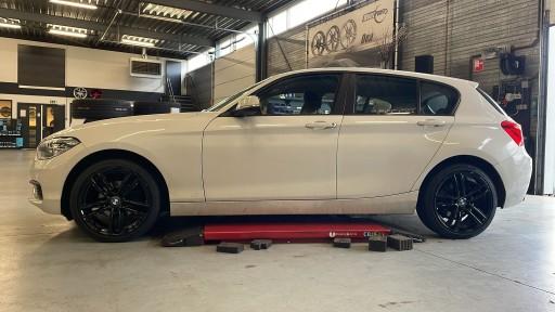 BMW 1-serie met 18 inch RC27 black velgen