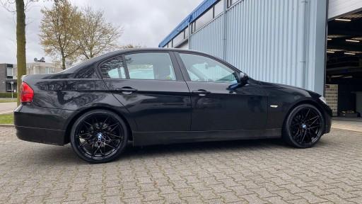 BMW 3-serie E90 met 19 inch MAM B2 black velgen