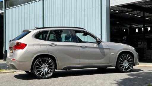 BMW X1 met 20 inch Tomason TN16 hyperblack velgen