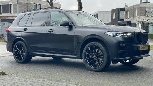 BMW X7 met 22 inch GMP Totale black velgen