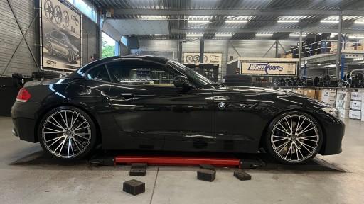 BMW Z4 met 19 inch AXE CF2 black-pol velgen