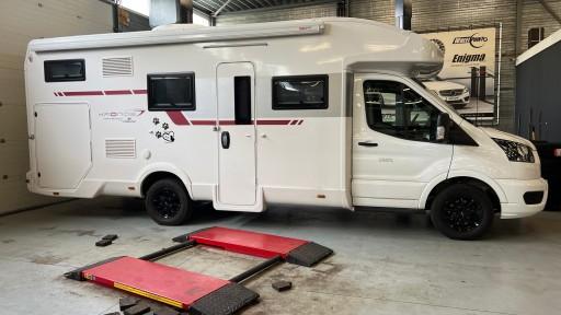 Fiat Ducato camper met 16 inch Monaco CL2T black velgen