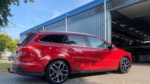 Ford Focus met 18 inch GMP Matisse zwart-pol velgen