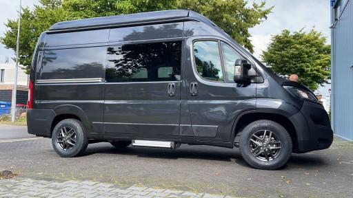 Ford Transit Custom met 16 inch MSW40 antraciet velgen