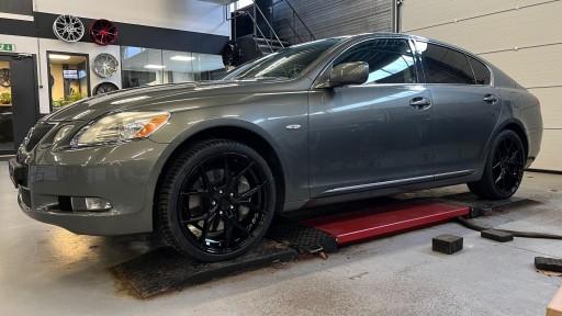 Lexus GS met 19 inch Keskin KT19n black velgen