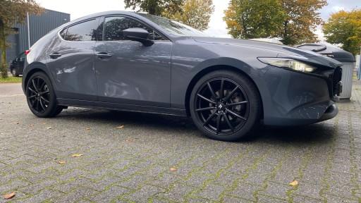 Mazda 3 met 19 inch RC32 velgen