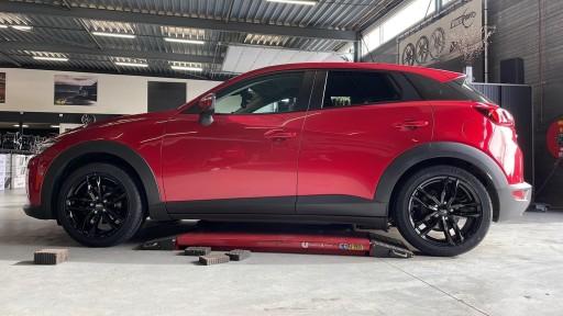 Mazda CX30 met 18 inch MAM RS3 black velgen
