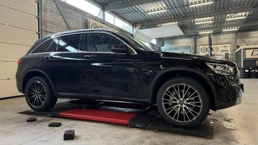 Mercedes GLC met 20 inch AXE CF2 black polished.jpg