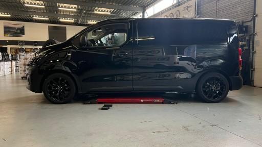 Opel Vivaro met 18 inch Autec Uteca Black velgen