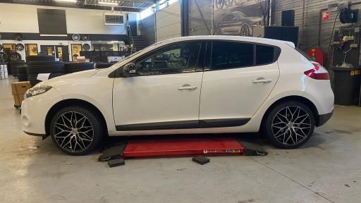 Renault Megane met 18 inch DOTZ Suzuka velgen