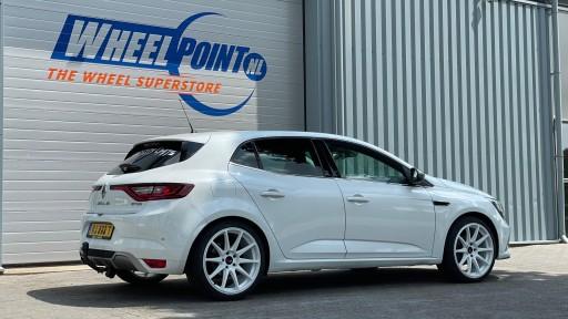 Renault Megane met 19 inch Japan Racing JR11 white velgen