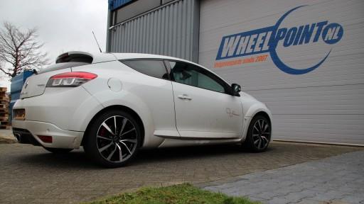 Renault Megane met 19 inch MAK Panorama velgen