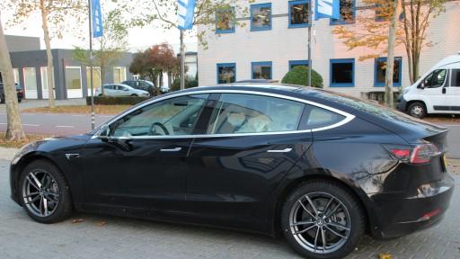 Tesla Model 3 met 18 inch GMP Electric 