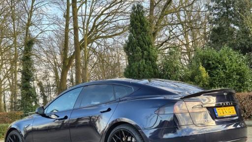 Tesla Model S met 21 inch 1AV ZX11 black velgen