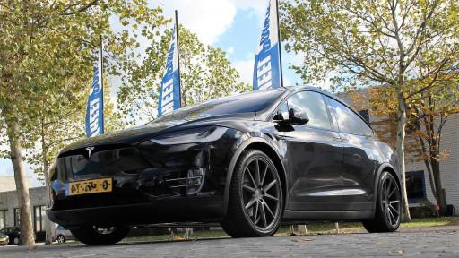 Tesla Model X met 22 inch Vossen VFS-1 velgen