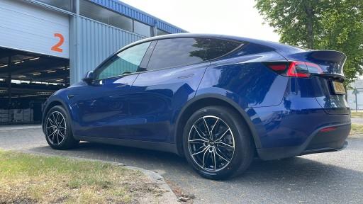 Tesla Model Y met 19 inch GMP Specter FP-Black velgen