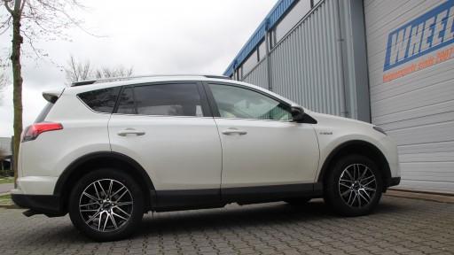 Toyota RAV4 met 18 inch Brock B34 velgen