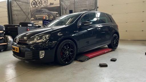 VW Golf 6 GTI met 18 inch GMP Lunica black velgen