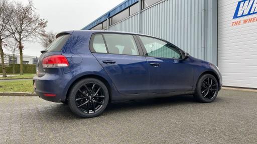 VW Golf 6 met 17 inch Monaco CL2 zwarte velgen