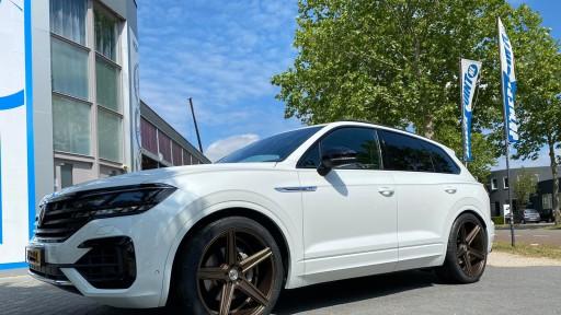 VW Touareg met 22 inch MB Design KV1 Bronze velgen