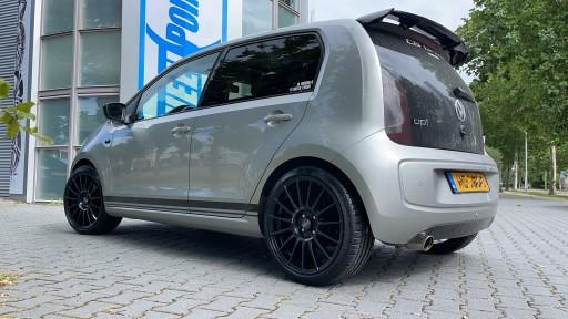 VW UP! met 17 inch OZ Superturismo LM velgen