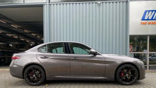 Alfa Giulia met 19 inch GMP Drake velgen.jpeg