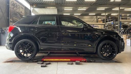 Audi Q2 met 19 inch Rial Lucca black velgen.jpg