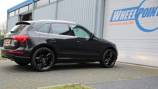 Audi Q5 met 21 inch GMP Atom full black.JPG