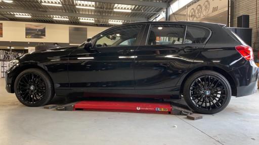 BMW 1-serie met 18 inch Monaco GP2 black.jpeg