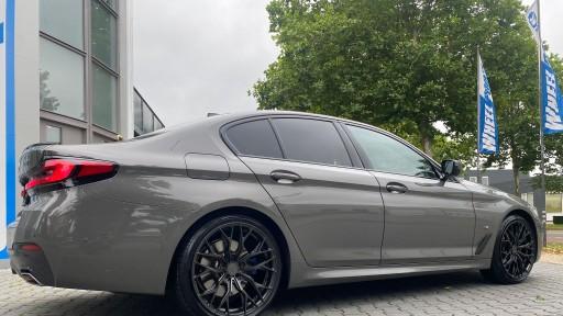 BMW 5-serie G30 met 20 inch Concaver CVR1 graphite velgen.jpeg