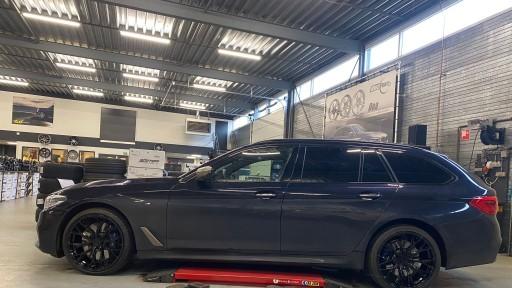BMW 5-serie G31 met 20 inch Concaver CVR1 platinum black velgen.jpeg