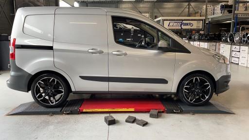 Ford Courier met 17 inch Rial Lucca velgen.jpeg