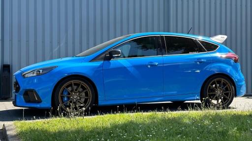 Ford Focus RS met 19 inch Tomason TN27 bronze velgen.jpeg