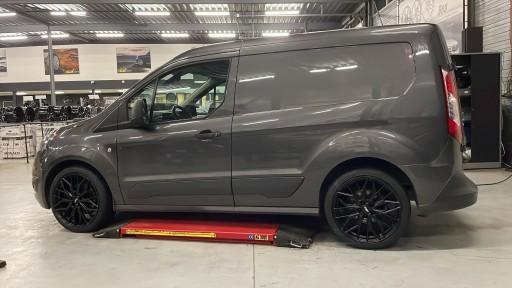 Ford Transit Connect met 18 inch AEZ Porto black velgen.jpg