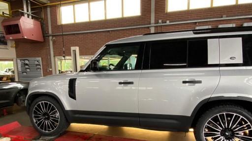 Landrover Defender met 22 inch GMP Coventry.jpeg